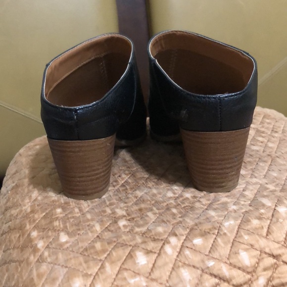 Universal thread heeled boots - Picture 2 of 3